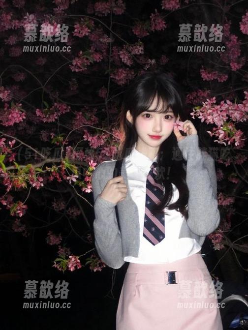 探秘51吃瓜线路：通往胖猫吃瓜中心的美味狂欢！