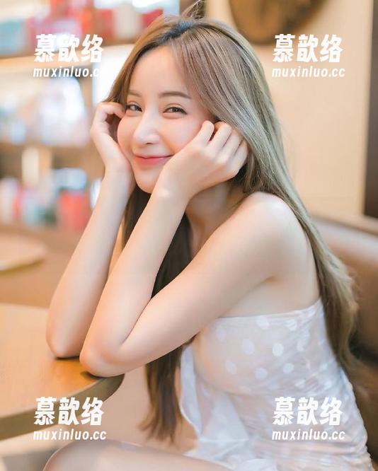 登录51吃瓜网，玩转艾希的微表情，真不愧是个‘深藏不露’的主！