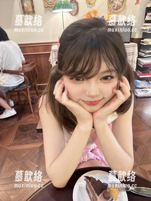 66吃瓜网来的链接，让我恍若世外桃源，愁只愁我的心情跟髮型一样乱啦！