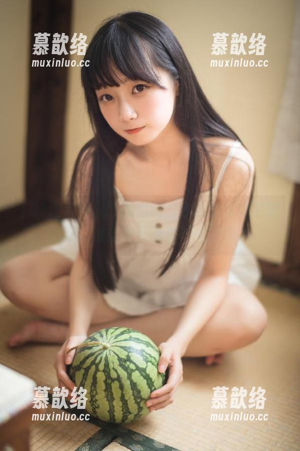 91吃瓜网，今晚观看精彩出的瓜，准备好站着跌下去了吗？