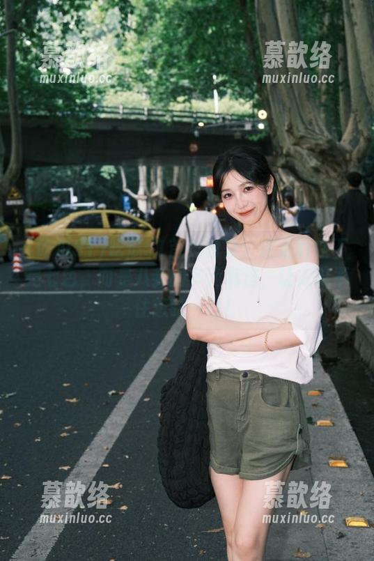 吃瓜51首页独家：这条彩虹不是七色，而是八卦的多元玩法，让人忍不住想吃一口！