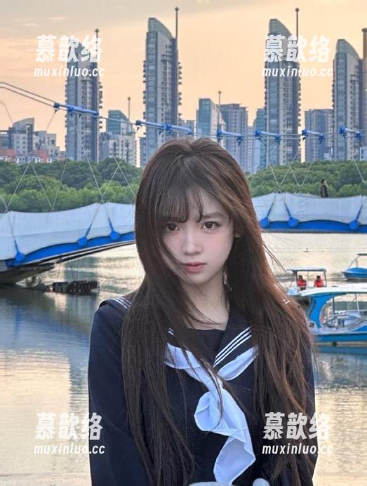 在‘吃瓜91中心’App追逐黑料的边缘，是不是会忍不住想评论几句，哈哈！