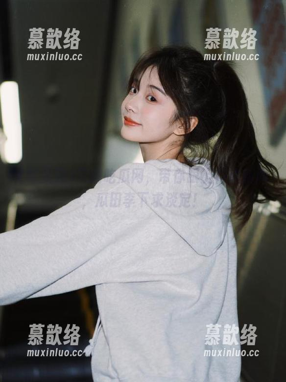 下载吃瓜网，带你跟上花边新闻，瓜田李下求淡定！