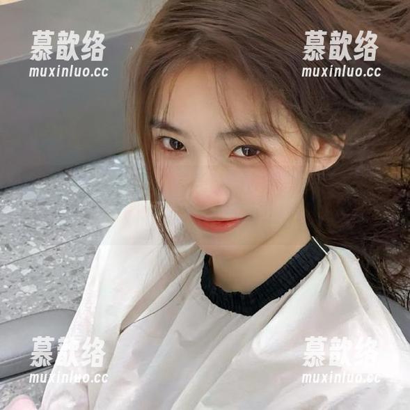免费吃瓜网址最新更新：新鲜瓜不断，快来感受瓜田里的幸福吧！