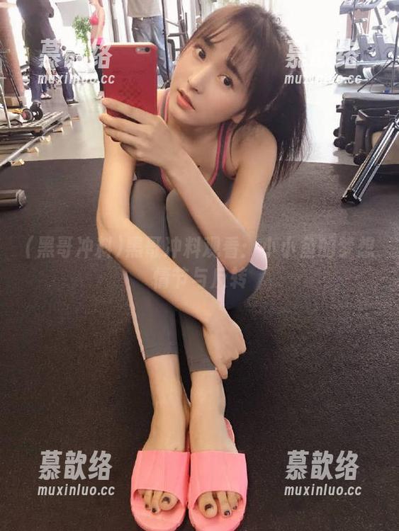 黑哥冲料观看：小小鱼的梦想情节与反转