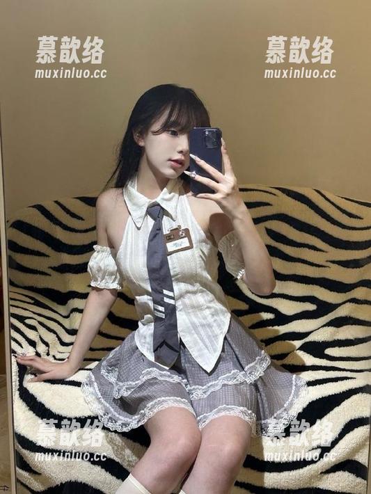 唉，一边用黑哥冲料app，一边想着小小鱼，真是幸福又糟糕。