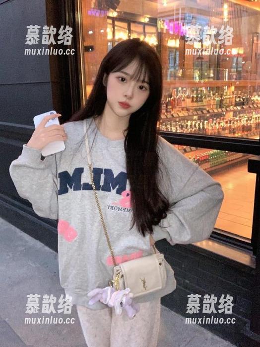 每次在“黑料不打烊”app看瓜，感觉自己已经是名侦探了！