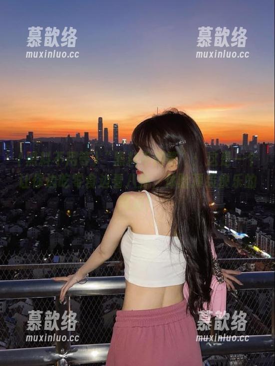 “黑料不用等”：这是一个让你边吃零食边看八卦，体验顶级快乐的网站！