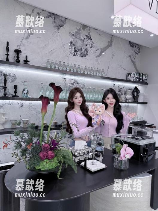 黑料吃瓜网发布：极品反差，看看她如何把千元包变成了白菜价！