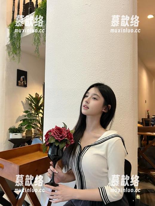 《黑料社苹果版》来袭，下载一个瓜吃到停不下来！